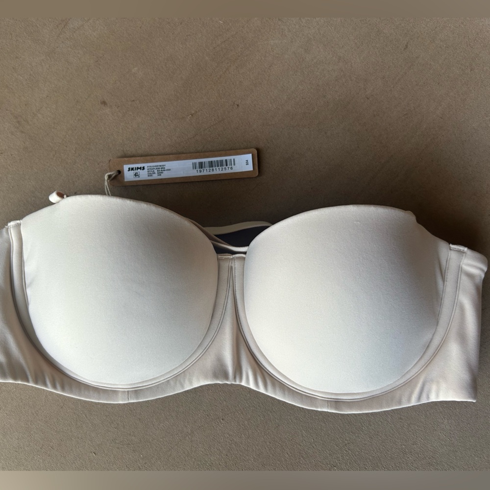 SKIMS Cream Strapless Bra
